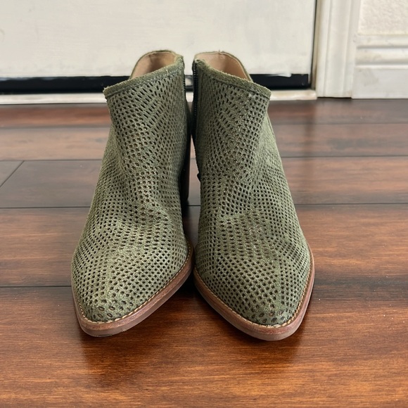 Lucky Brand "Zeshia" Olive Green Suede Bootie Size 8.5 Like New Boho Rodeo - Picture 2 of 9